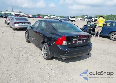 2011 Volvo S40 T5/T5 R-Design z USA, uszkodzony, nr VIN YV1672MS9B2543152